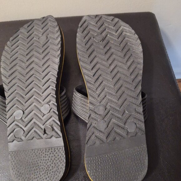 SWAMISZ SLIPPERS SIZE 10 WOMEN. - Picture 3 of 5